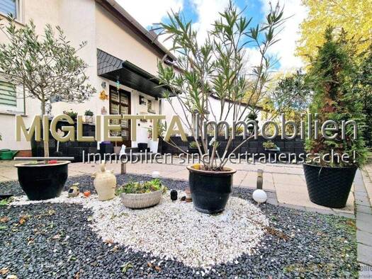 Reihenmittelhaus zum Kauf 427.000 € 5 Zimmer 139 m² 185 m² Grundstück Mundenheim Ludwigshafen am Rhein 67059