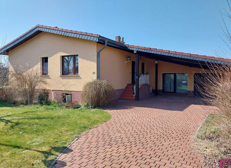 Einfamilienhaus zum Kauf 460.000 € 6 Zimmer 244 m²<br/>Wohnfläche 905 m²<br/>Grundstück ab sofort<br/>Verfügbarkeit Rathenow Rathenow 14712