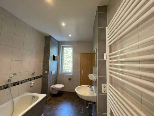 Wohnung zur Miete 345 € 2 Zimmer 60 m² frei ab sofort Wartburgstraße 14 Bernsdorf Bernsdorf 09126