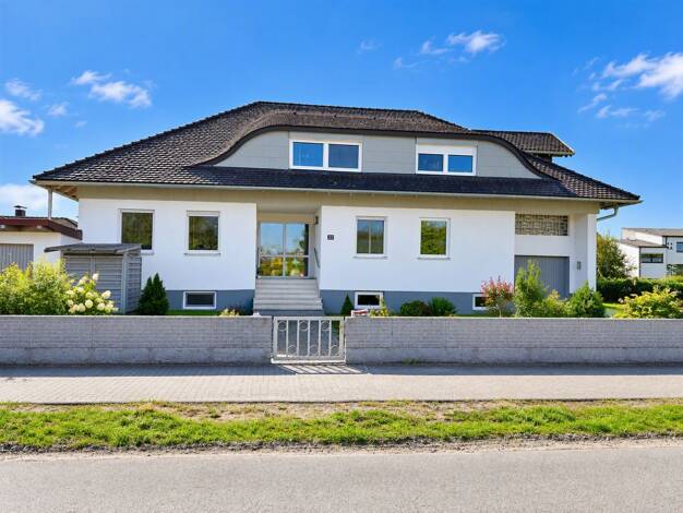 Einfamilienhaus zum Kauf 499.000 € 8 Zimmer 289,1 m² 752 m² Grundstück frei ab 01.12.2026 Plattling Plattling 94447