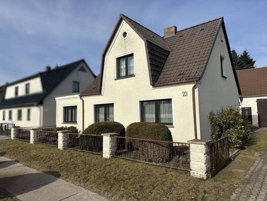 Einfamilienhaus zum Kauf 250.000 € 8 Zimmer 160 m² 1.528 m² Grundstück frei ab sofort Neustrelitz Neustrelitz 17235