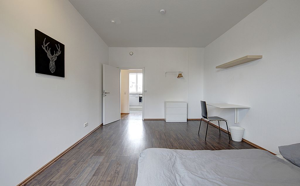 Wohnung zur Miete Wohnen auf Zeit 510 € 4 Zimmer 19,5 m²<br/>Wohnfläche 06.01.2025<br/>Verfügbarkeit König-Karl-Straße 84 Cannstatt - Mitte Stuttgart 70372