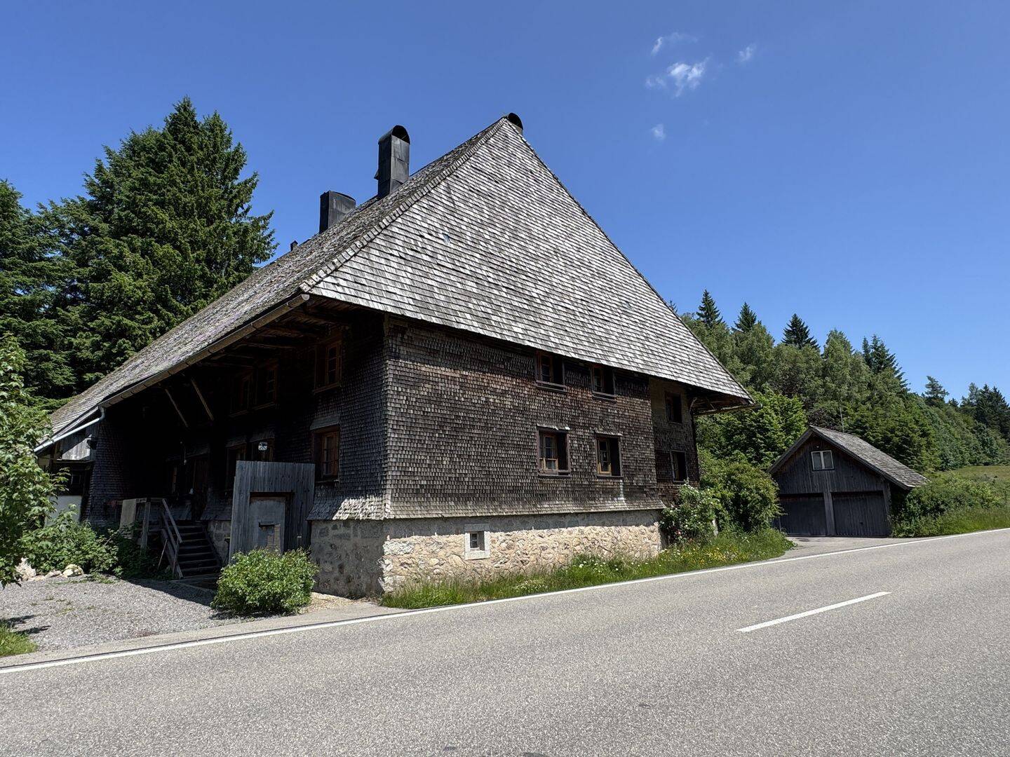 Immobilie in Schluchsee - Romantisches Schwarzwaldhaus in Alleinlage - Bild 3