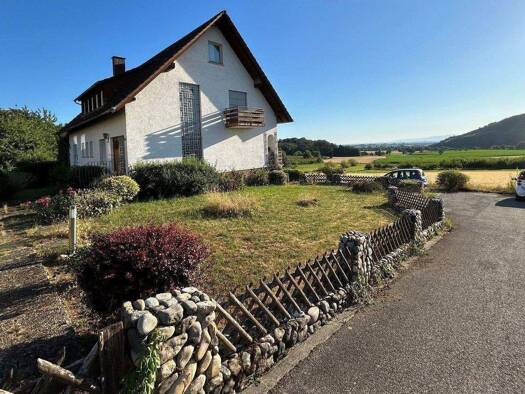 Einfamilienhaus zum Kauf 975.000 € 9 Zimmer 174 m² 1.721 m² Grundstück frei ab sofort Schulstraße 13 Bollschweil Bollschweil 79283