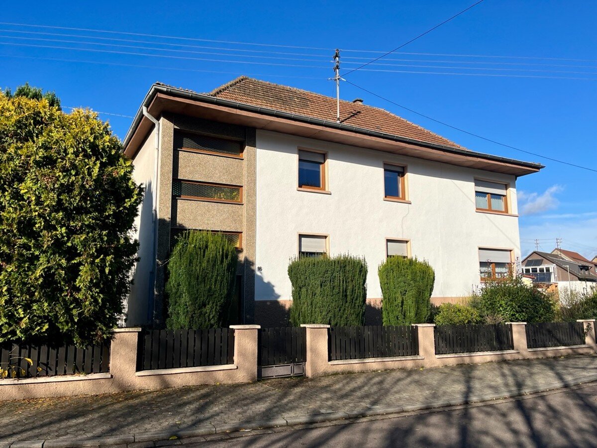 Mehrfamilienhaus zum Kauf 299.000 € 8 Zimmer 195,7 m²<br/>Wohnfläche 1.013,7 m²<br/>Grundstück Hüttersdorf Schmelz / Hüttersdorf 66839