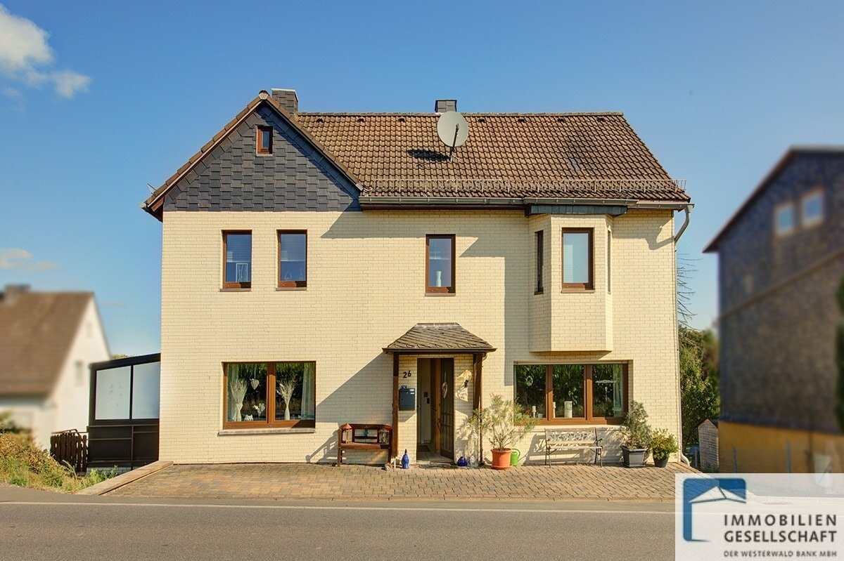 Einfamilienhaus zum Kauf 219.000 € 8,5 Zimmer 225 m²<br/>Wohnfläche 701 m²<br/>Grundstück Almersbach 57610