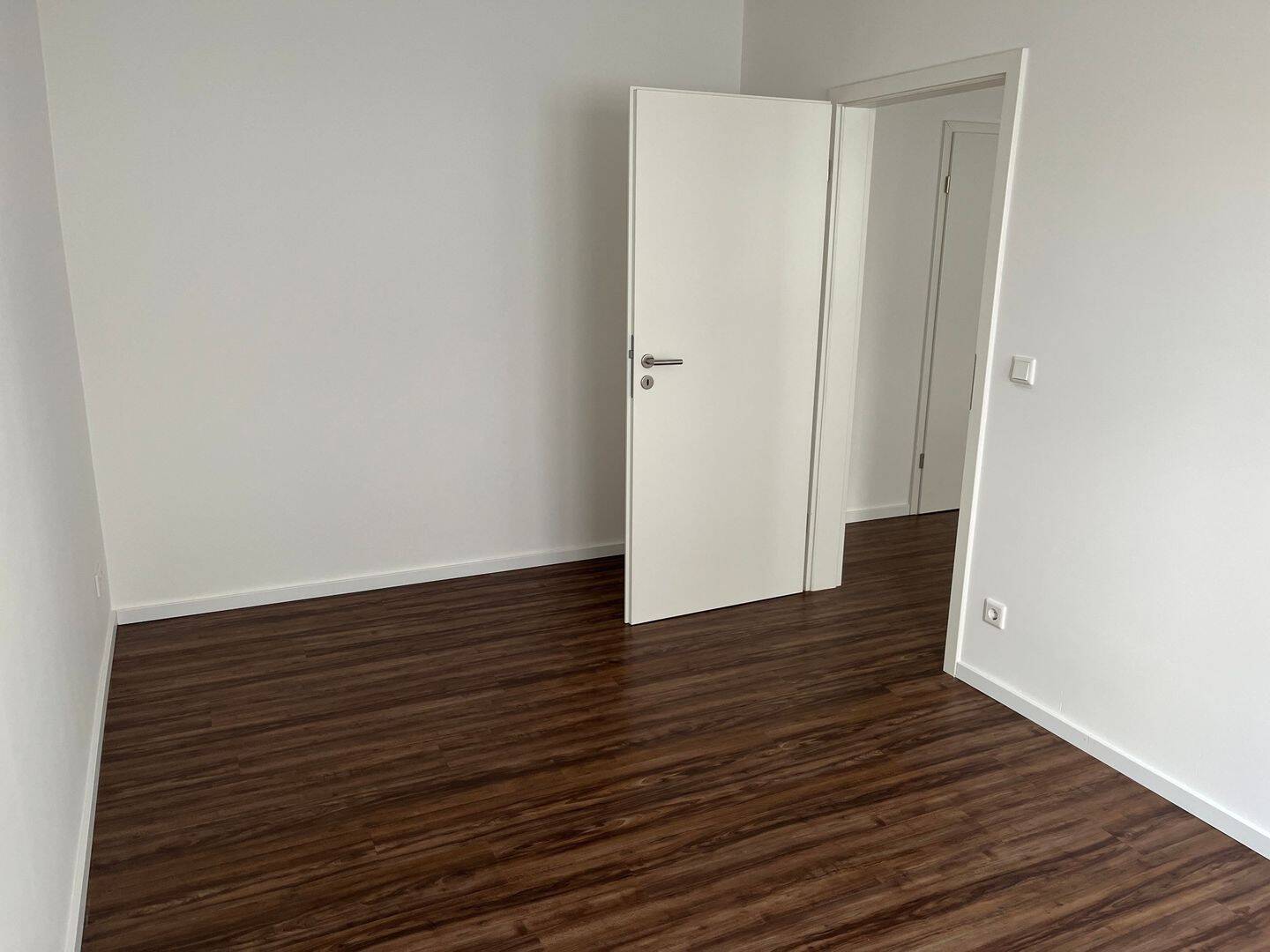 Erstbezug nach Renovierung - 3 ZW im 1. OG mit Balkon zum Innenhof, modernes Tageslichtbad mit Badewanne - ab sofort bezugsbereit – Nürnberg – Vorschaubild 6