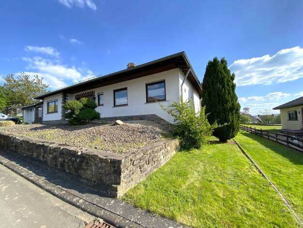 Einfamilienhaus zum Kauf 280.000 € 10 Zimmer 145 m² 1.040 m² Grundstück Alter Weg 40 Pronsfeld Pronsfeld 54597