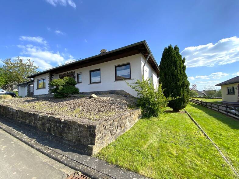 Einfamilienhaus zum Kauf 280.000 € 10 Zimmer 145 m² 1.040 m² Grundstück Alter Weg 40 Pronsfeld Pronsfeld 54597