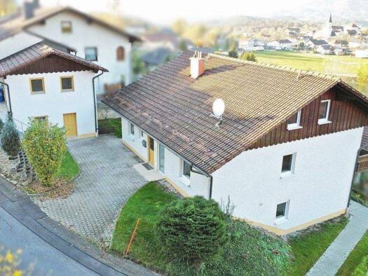 Einfamilienhaus zum Kauf 200.000 € 7 Zimmer 175 m² 527 m² Grundstück frei ab sofort Thurmansbang Thurmansbang 94169