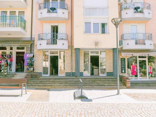 Laden zum Kauf provisionsfrei 134.900 € 1 Zimmer 46 m² Verkaufsfläche Hévíz 8380