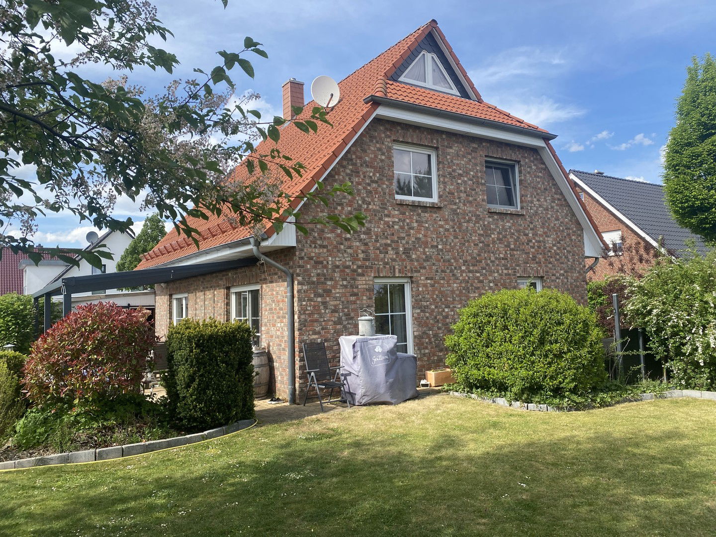 Einfamilienhaus zum Kauf provisionsfrei 399.000 € 4 Zimmer 120 m²<br/>Wohnfläche 744 m²<br/>Grundstück 01.04.2025<br/>Verfügbarkeit Hänigsen Uetze 31311