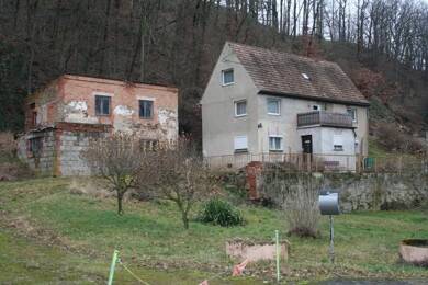 Einfamilienhaus zum Kauf 80.000 € 132 m² 5.678 m² Grundstück frei ab sofort Elbstr. 13 Neuhirschstein Hirschstein 01594