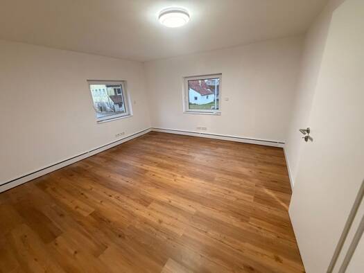 WG-Zimmer zur Miete 990 € 3 Zimmer 90 m² Geschoss EG/2 frei ab sofort Oettinger Straße 3 Auhausen 86736