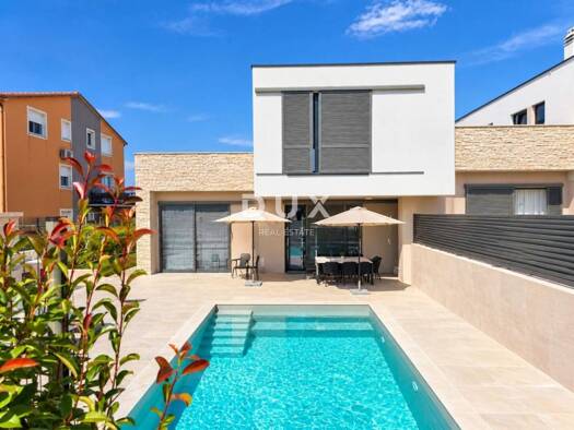 Einfamilienhaus zum Kauf - Erstbezug 1 € 5 Zimmer 157 m² 500 m² Grundstück Umag 52470