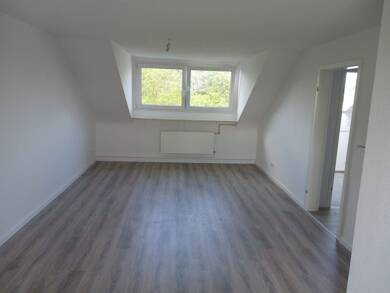 Wohnung zur Miete 615 € 2 Zimmer 70 m² Dachgeschoss, 5. Geschoss frei ab 01.06.2025 Dechenstraße 14- 16 Altendorf Essen 45143