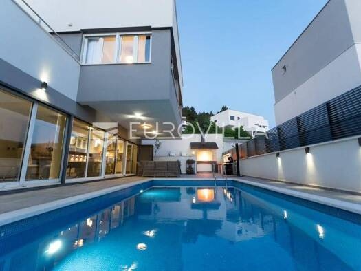 Haus zur Miete 4.500 € 4 Zimmer 220 m² Podstrana Podstrana 21000