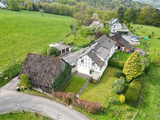 Doppelhaushälfte zum Kauf 199.000 € 6 Zimmer 160 m² 8.180 m² Grundstück Steinenbrück Overath 51491