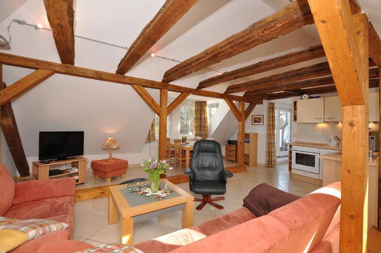 Wohnung zur Miete 670 € 3 Zimmer 67 m² Dachgeschoss, 2. Geschoss frei ab 01.06.2025 August Bebel Str. 24 Putbus Putbus 18581