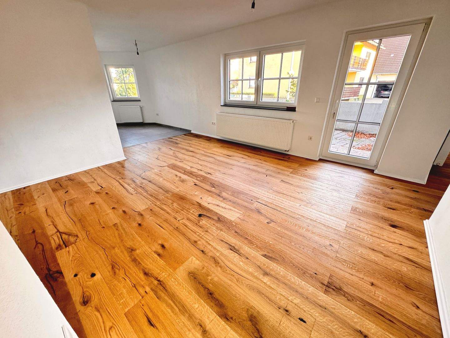 Immobilie in Heßdorf - Provisionsfrei - Renovierte 3 Zimmer Wohnung mit Garten und Stellplatz in Heßdorf - Bild 2