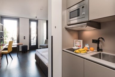 Wohnung zur Miete Wohnen auf Zeit 2.241 € 1 Zimmer 30 m² frei ab sofort Petra-Kelly-Straße Schwere-Reiter-Straße München 80797