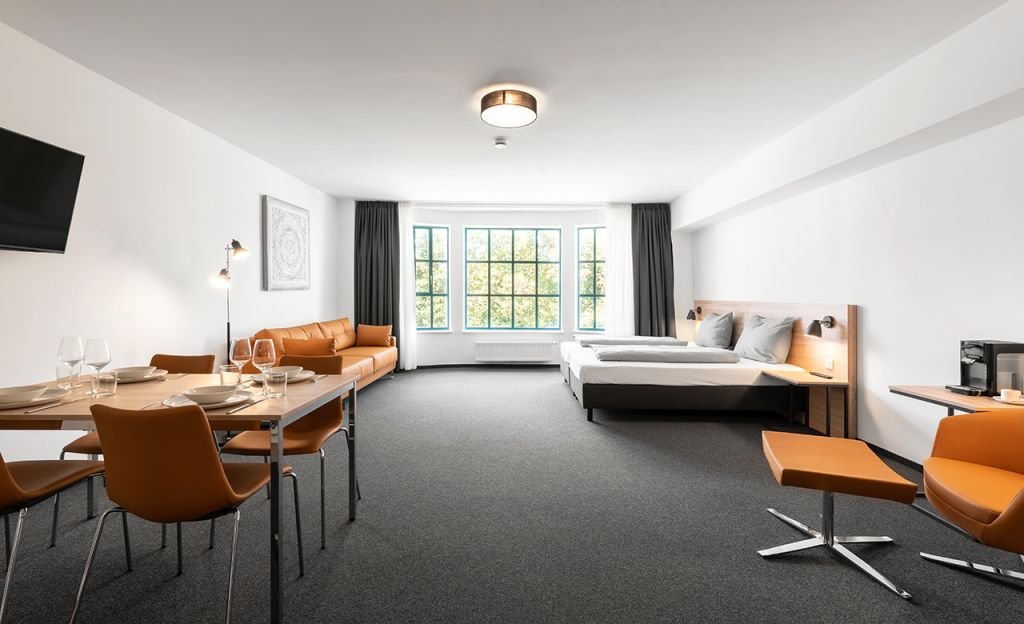 Wohnung zur Miete Wohnen auf Zeit 2.448 € 1 Zimmer 40 m²<br/>Wohnfläche 30.09.2024<br/>Verfügbarkeit Seligenthaler Str. Nikola Landshut 84034