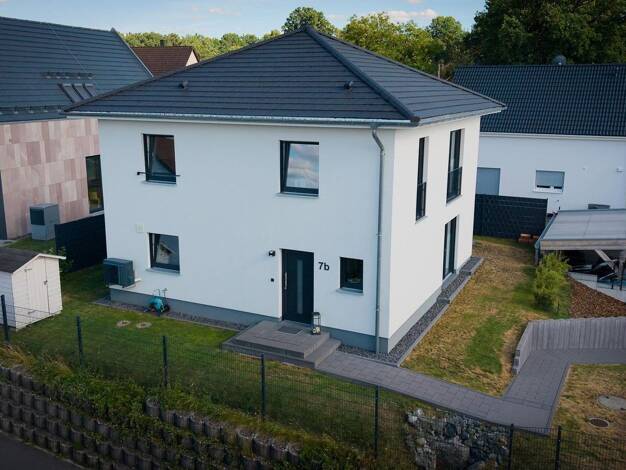Einfamilienhaus zum Kauf provisionsfrei 589.000 € 4 Zimmer 127 m² 376 m² Grundstück Magister-Goldner-Platz 7 Mangersreuth Kulmbach 95326