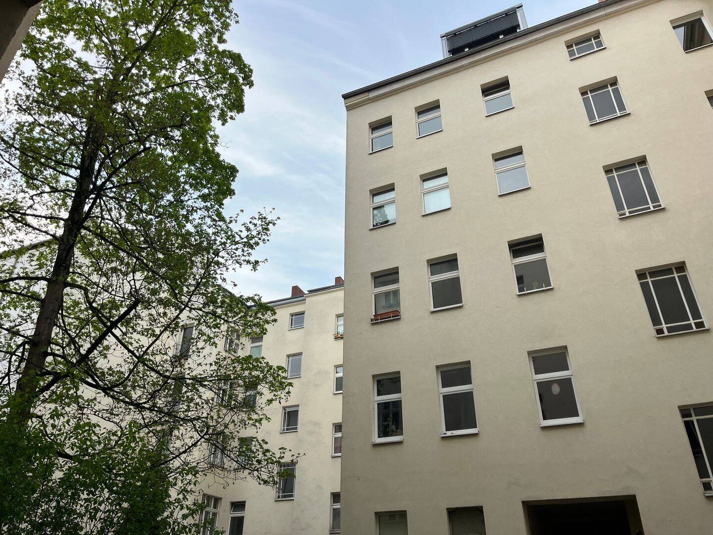 Kapitalanlage - ruhig gelegene, sanierte und gut vermietete Altbauwohnung – Berlin – Vorschaubild 2