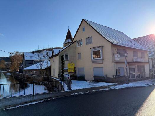 Haus zum Kauf 14 Zimmer 300 m² 600 m² Grundstück frei ab sofort Hauptstraße 36 Creglingen 97993