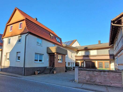Mehrfamilienhaus zum Kauf 295.000 € 7 Zimmer 251 m² 1.281 m² Grundstück frei ab sofort Heringer Straße 10 Heimboldshausen Philippsthal 36269