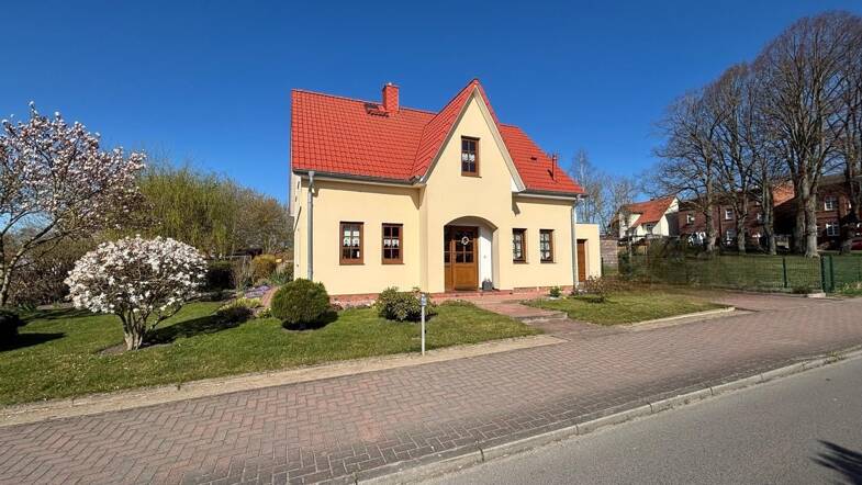 Einfamilienhaus zum Kauf 269.000 € 4 Zimmer 111 m² 595 m² Grundstück Tribsees Tribsees 18465