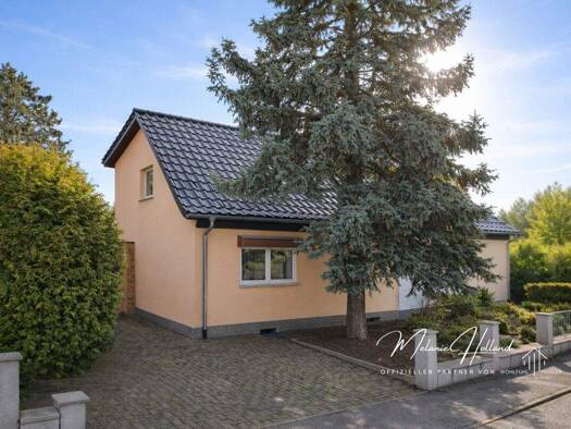 Doppelhaushälfte zum Kauf 275.000 € 3,5 Zimmer 111,8 m² 627 m² Grundstück Dieselstraße Ost 06112
