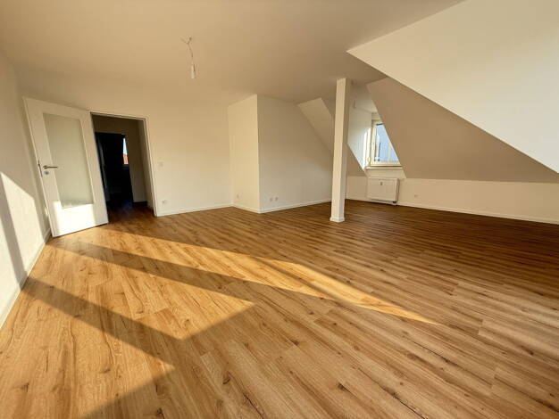 Wohnung zur Miete 820 € 2 Zimmer 71,1 m² Dachgeschoss, 3. Geschoss Schroeterstraße 14 Reick Dresden 01237
