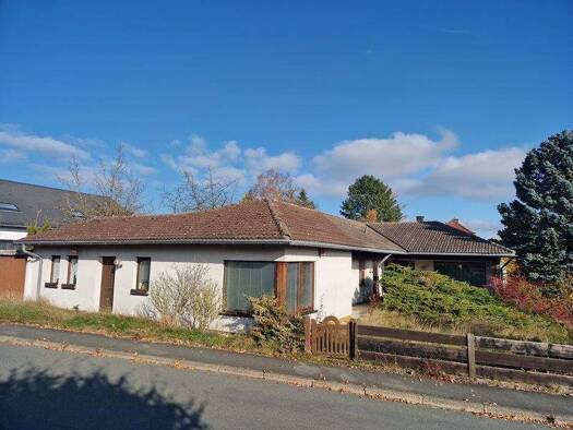 Bungalow zum Kauf 298.000 € 6 Zimmer 190 m² 902 m² Grundstück frei ab 01.01.2026 Tauperlitz Döhlau 95182