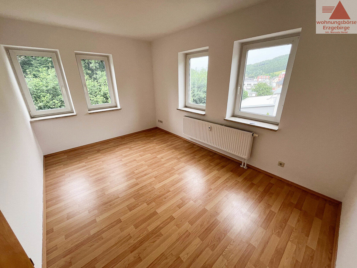 Wohnung zur Miete 150 € 1 Zimmer 32,7 m²<br/>Wohnfläche 2.<br/>Geschoss Obere Hauptstr. 70c Burkhardtsdorf Burkhardtsdorf 09235