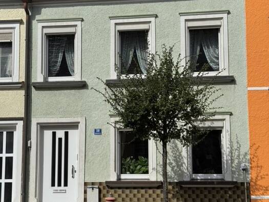 Reihenmittelhaus zum Kauf 130.000 € 5 Zimmer 104 m² 248 m² Grundstück Kirchenlamitz 95158