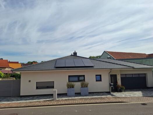 Bungalow zum Kauf provisionsfrei 339.000 € 3 Zimmer 120 m² 890 m² Grundstück Hauptstraße Neunheilingen 99947