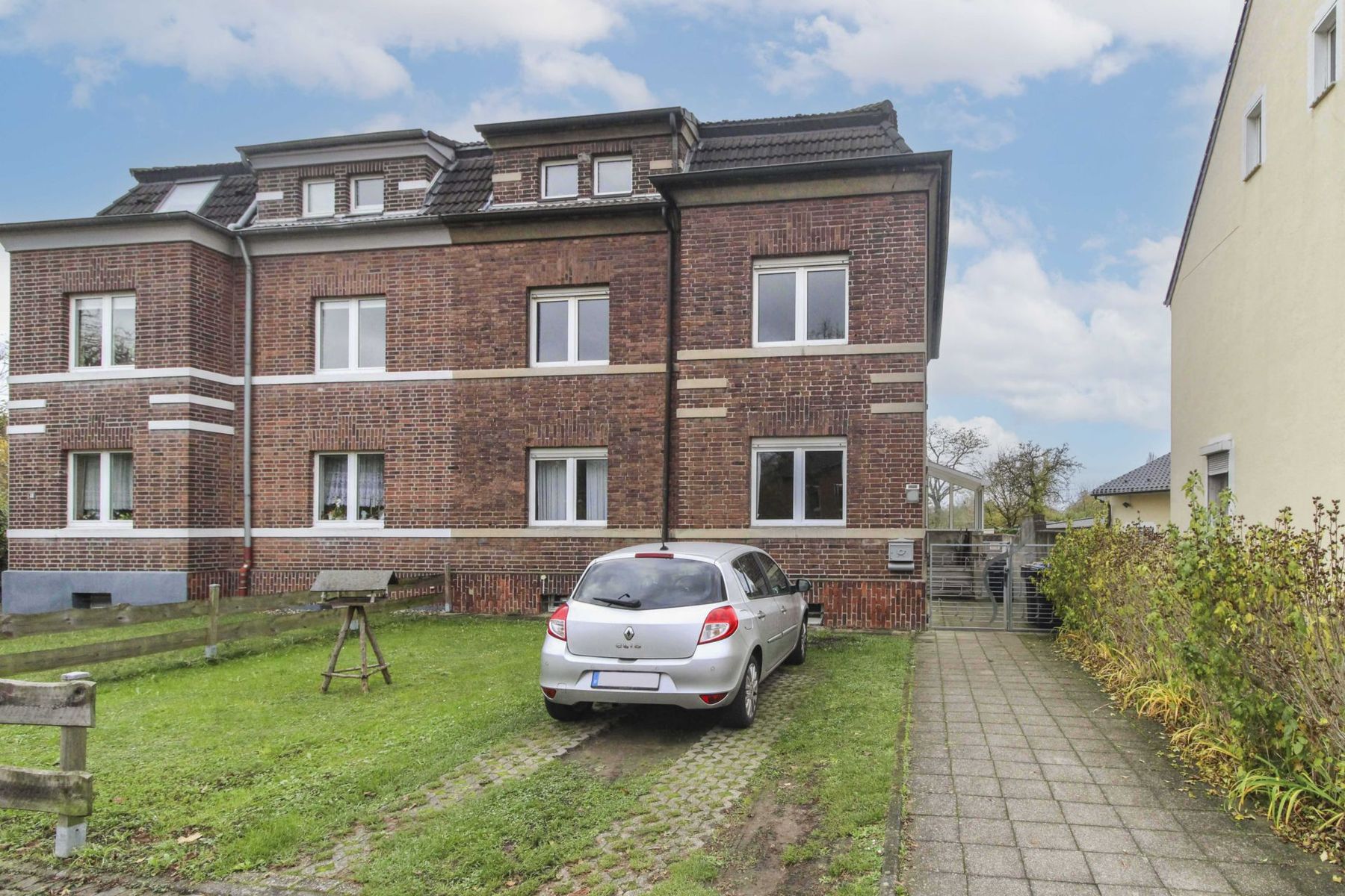 Mehrfamilienhaus zum Kauf 589.000 € 7 Zimmer 197,1 m²<br/>Wohnfläche 626,1 m²<br/>Grundstück Holthausen Düsseldorf 40589