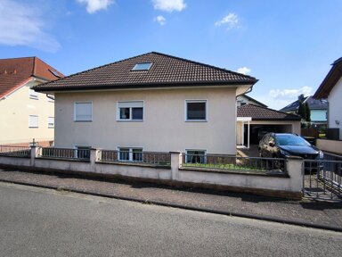 Mehrfamilienhaus zum Kauf provisionsfrei 598.000 € 7 Zimmer 300 m² 690 m² Grundstück Wohnbach Wölfersheim 61200