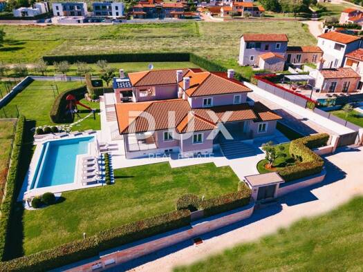 Einfamilienhaus zum Kauf 1 € 12 Zimmer 400 m² 1.400 m² Grundstück Kaštelir 52464