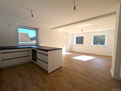 Wohnung zur Miete 900 € 4 Zimmer 114,9 m² 1. Geschoss Winzer Winzer 94577