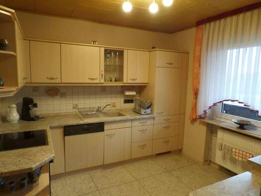 Einfamilienhaus zum Kauf 289.000 € 8,5 Zimmer 225 m² 680 m² Grundstück frei ab sofort Weinberg Aurach 91589