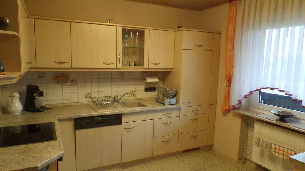 Einfamilienhaus zum Kauf 289.000 € 8,5 Zimmer 225 m² 680 m² Grundstück frei ab sofort Weinberg Aurach 91589