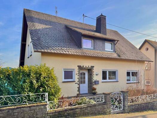 Einfamilienhaus zur Miete 1.150 € 7 Zimmer 163 m² 409 m² Grundstück frei ab 01.04.2026 Mendig 56743