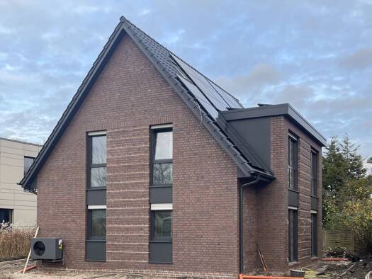 Doppelhaushälfte zur Miete - Erstbezug 1.250 € 3 Zimmer 89 m² 471 m² Grundstück frei ab 01.02.2026 Kreyenbrück Oldenburg 26133