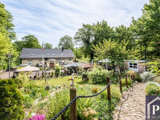 Mehrfamilienhaus zum Kauf als Kapitalanlage geeignet 630.000 € 12 Zimmer 319 m² 1.100 m² Grundstück teilbar ab 319 m² Friedrichsort Kiel 24159