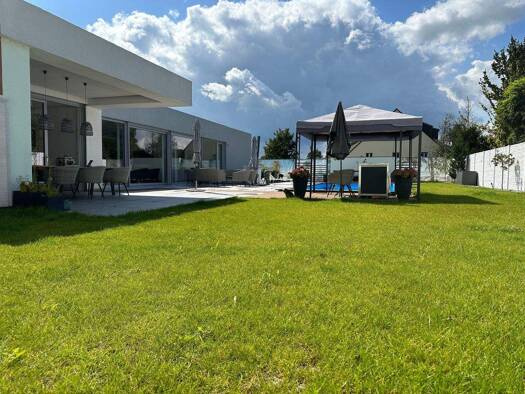 Villa zum Kauf provisionsfrei 378.000 € 13 Zimmer 406 m² 1.811 m² Grundstück frei ab 20.11.2026 Winz-Baak Hattingen 45529