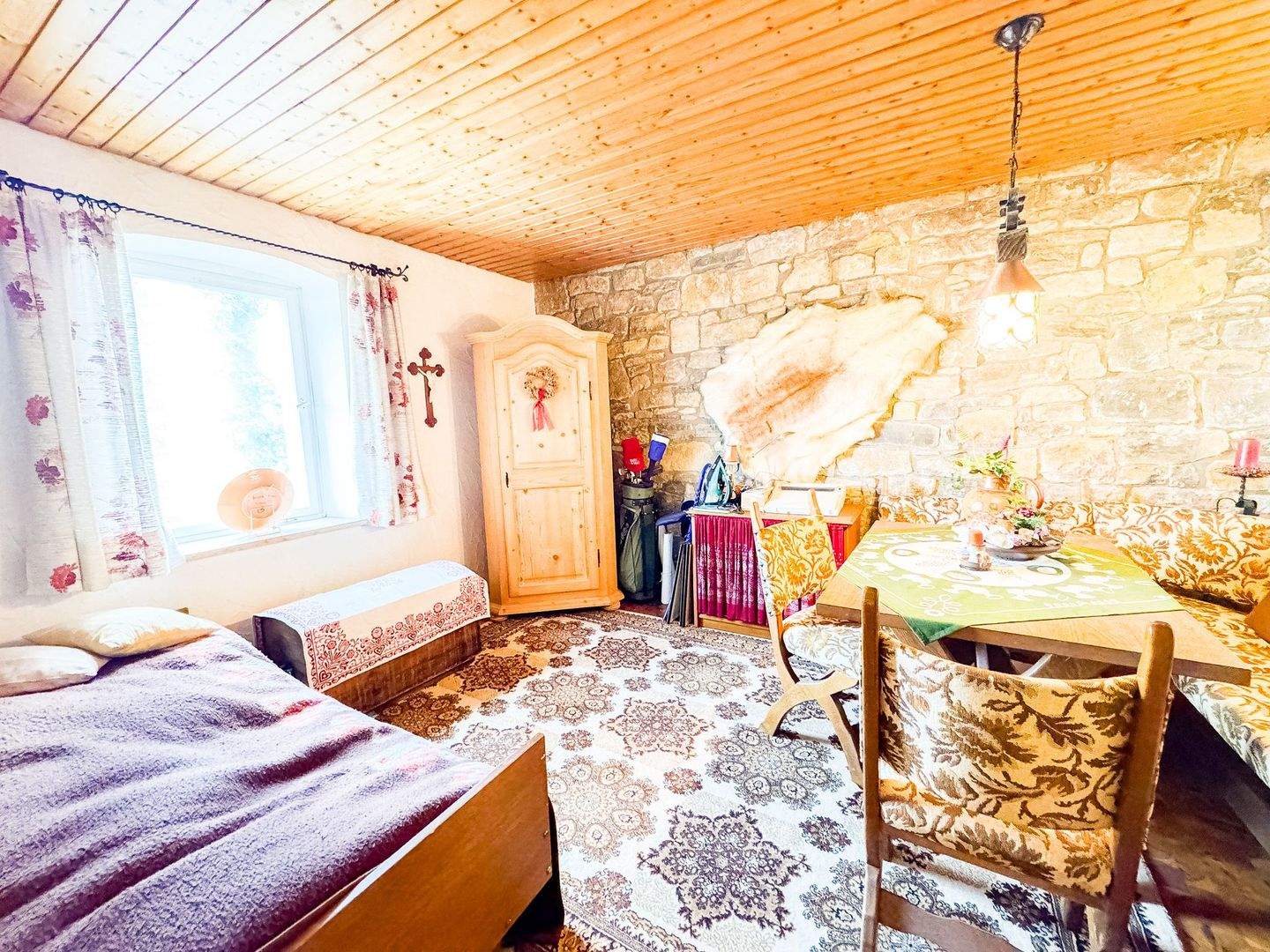 Immobilie in Zell am Main - +++ Großzügiges Raumwunder mit viel Charme, Potential und Weitblick +++  - Bild 2