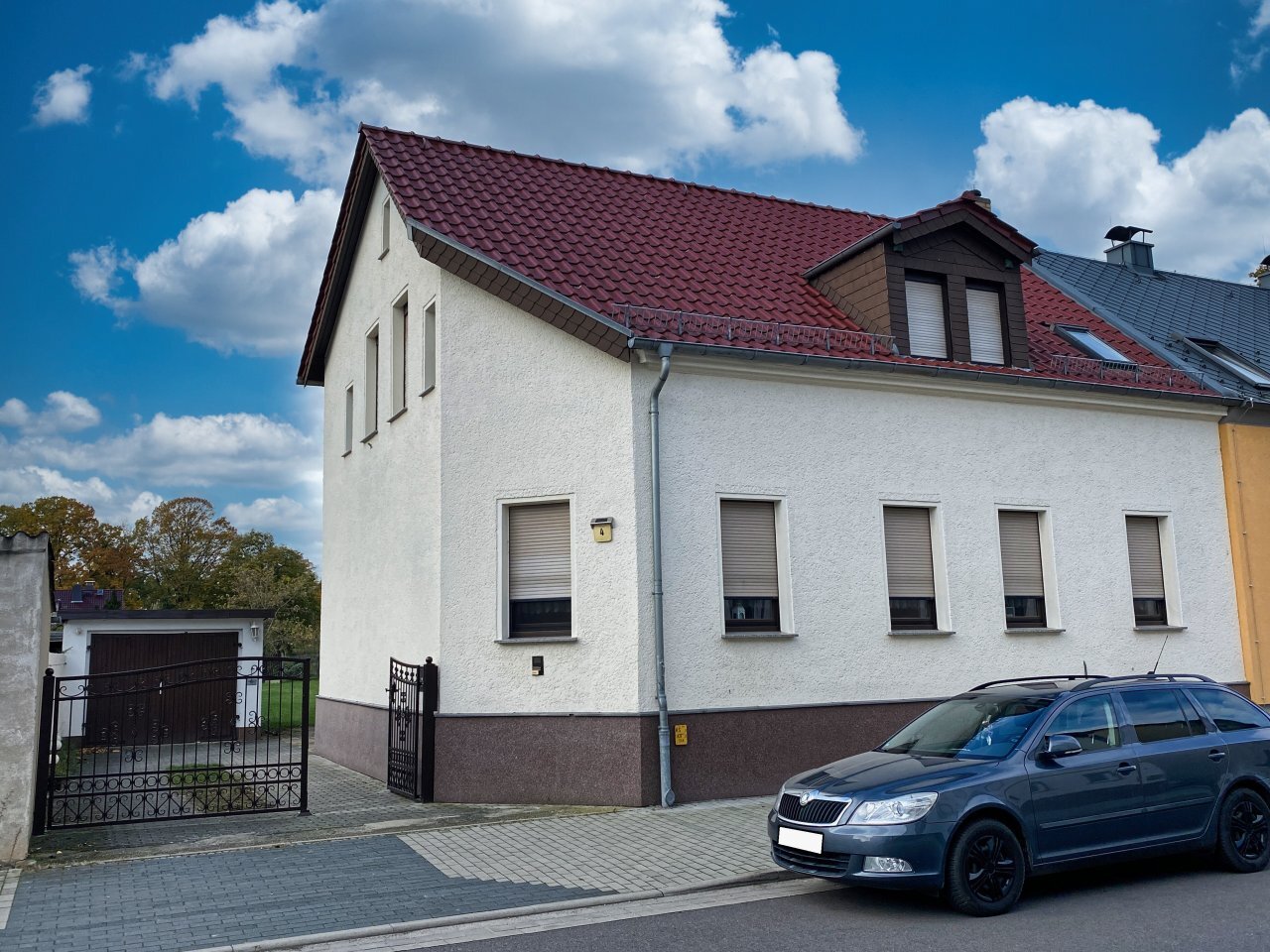 Doppelhaushälfte zum Kauf 199.000 € 7 Zimmer 185 m²<br/>Wohnfläche 838 m²<br/>Grundstück ab sofort<br/>Verfügbarkeit Elsterwerda Elsterwerda 04910