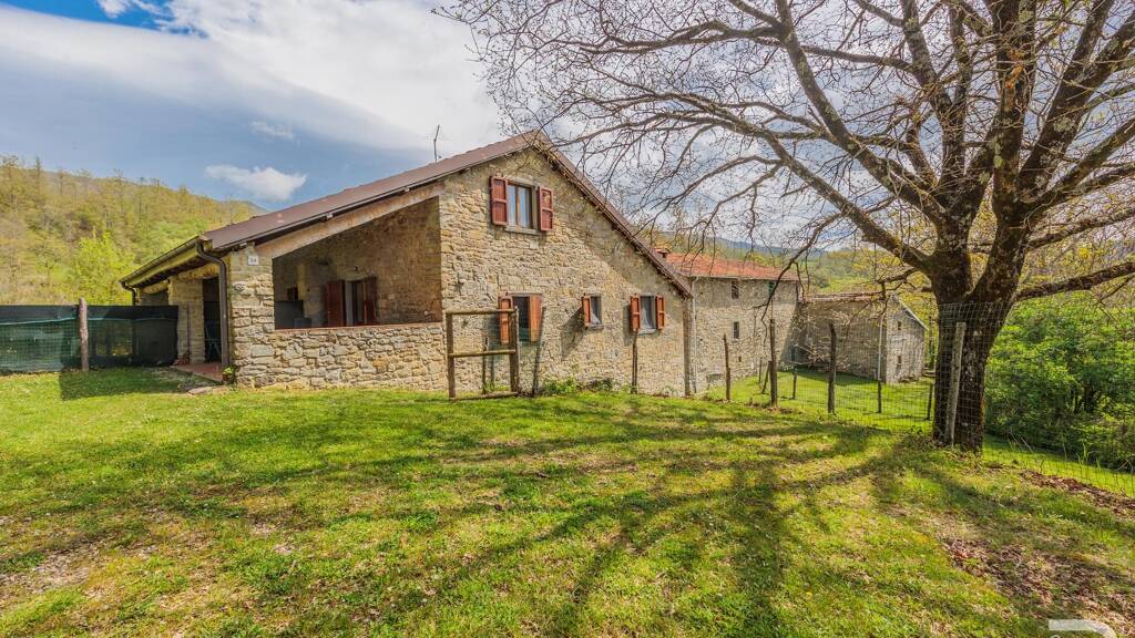 Bauernhaus zum Kauf 3.850.000 € 37 Zimmer 1.985 m² 3.000.000 m² Grundstück frei ab sofort Pieve Santo Stefano 52036